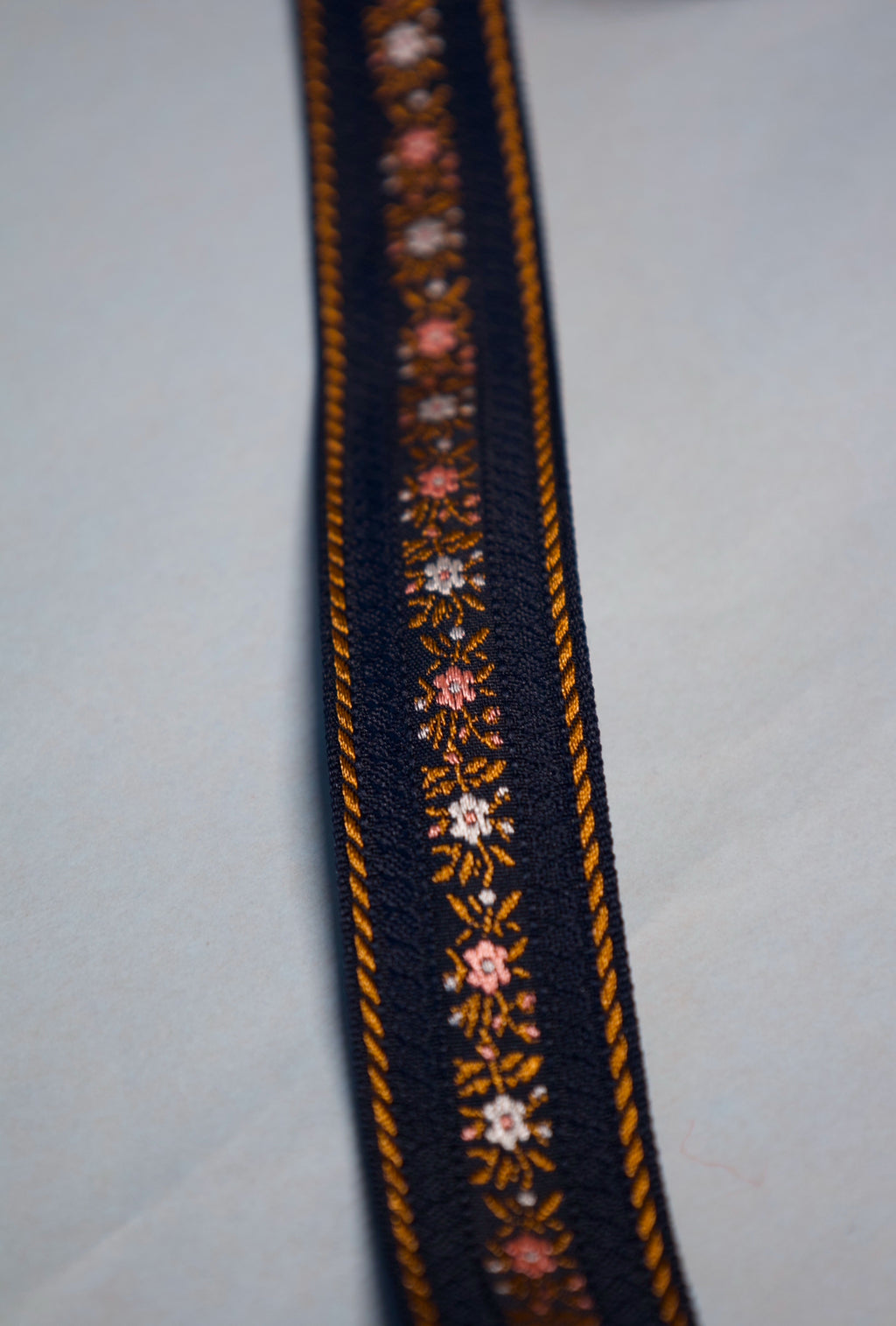 Jacquardbånd blomstret 25 mm Marine