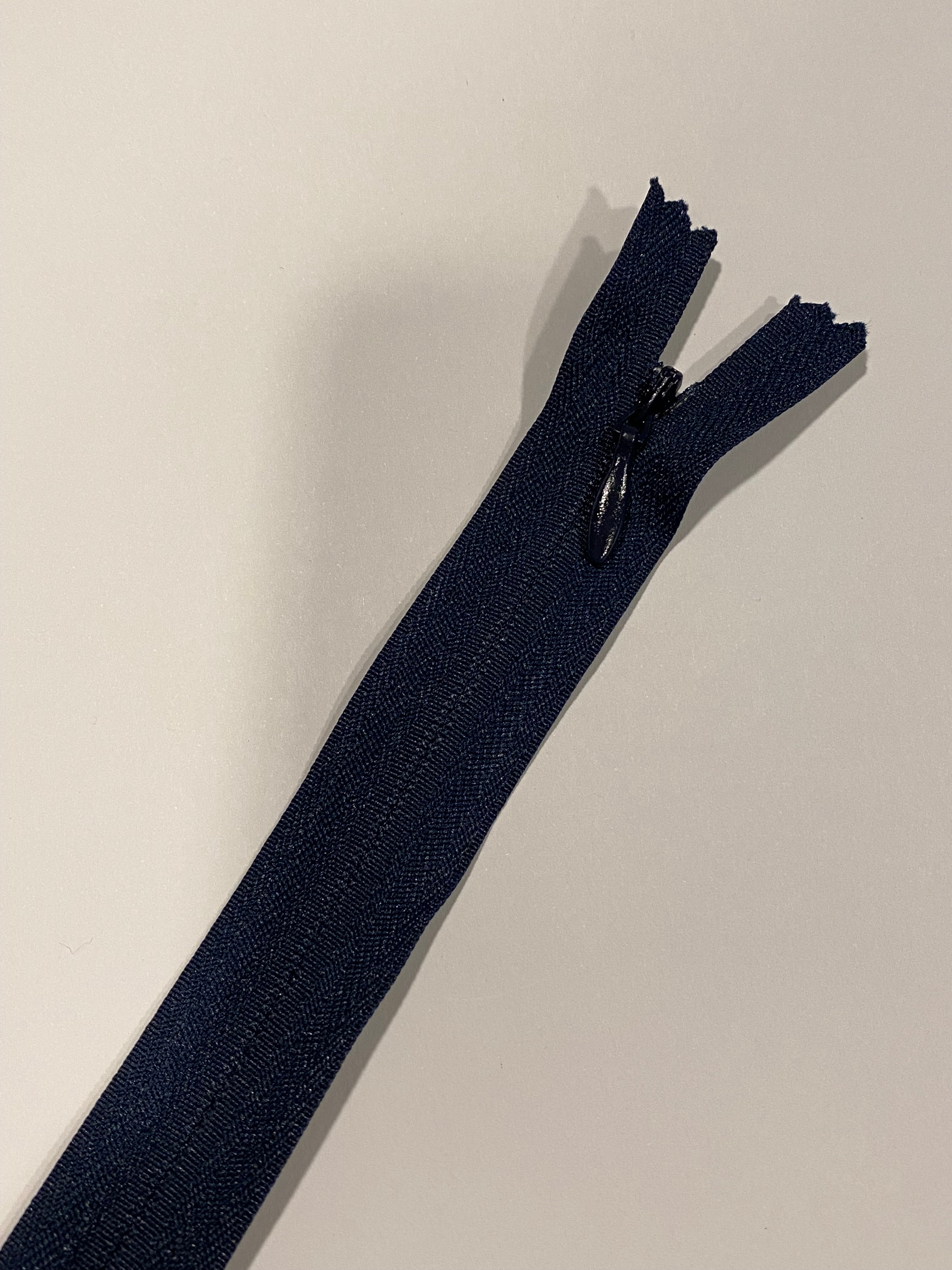 Glidelås skjult 25 cm - 210 Mørk Blå