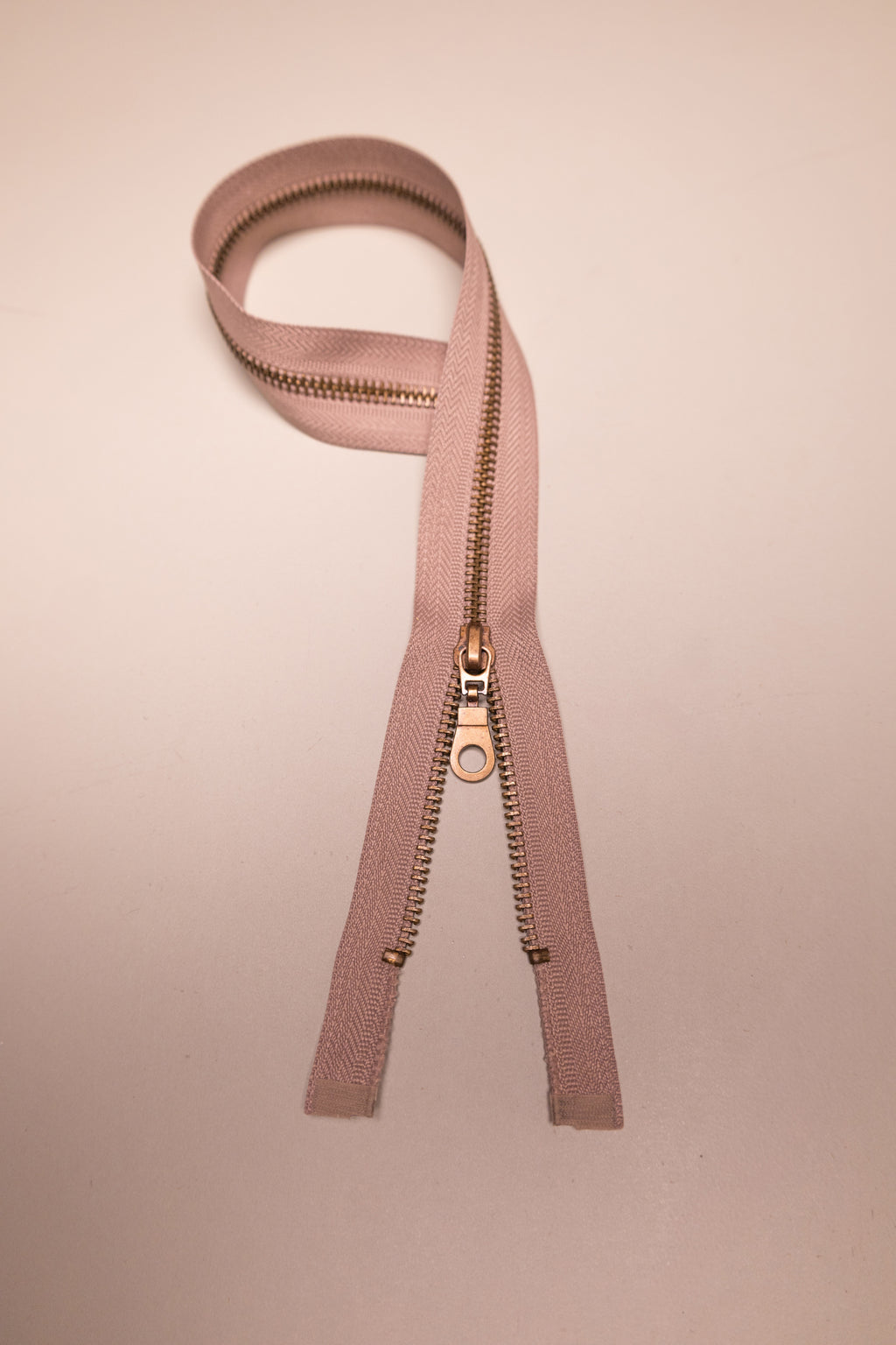 Delbar metallglidelås 40 cm, beige