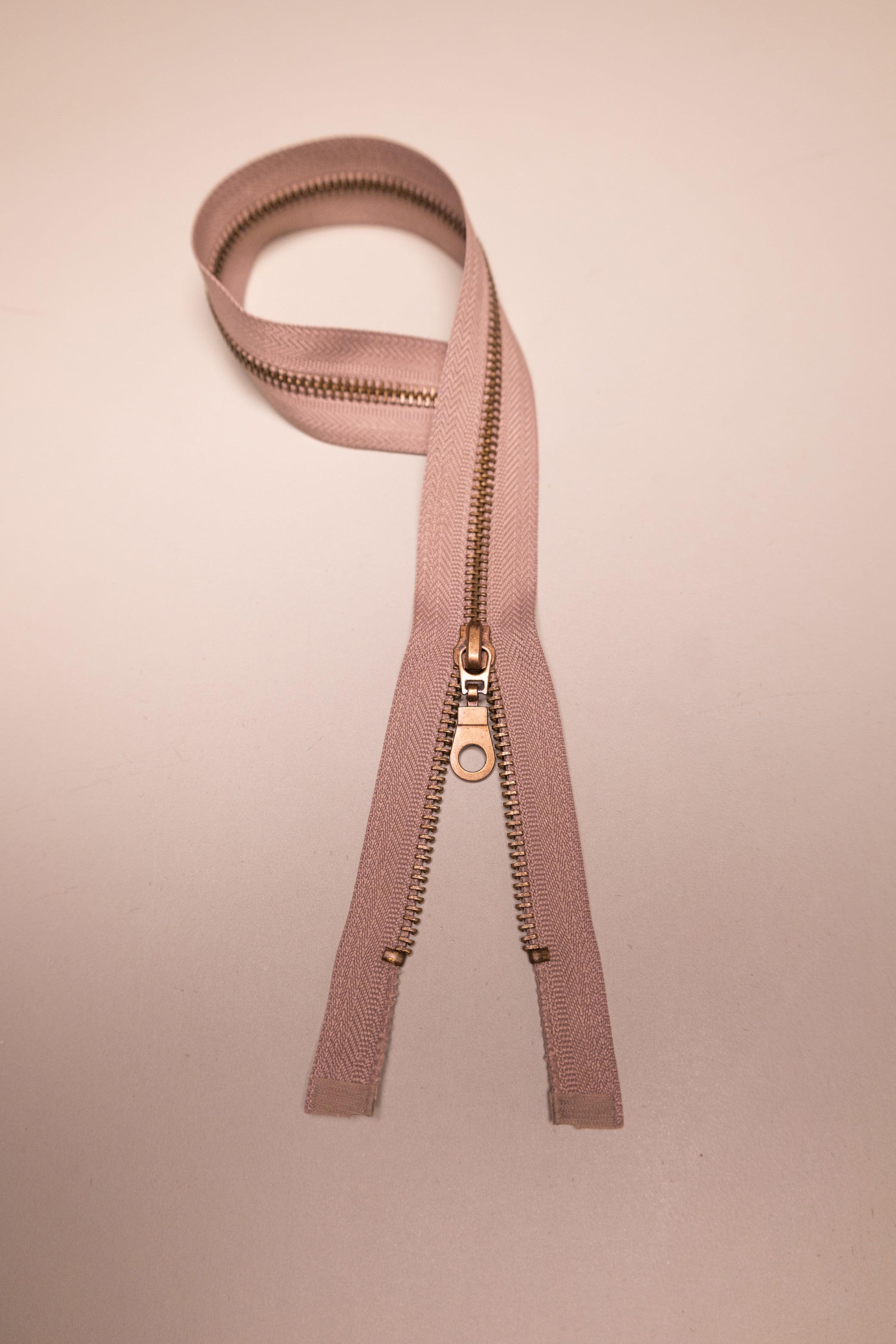 Glidelås delbar 40 cm metall - 888 beige