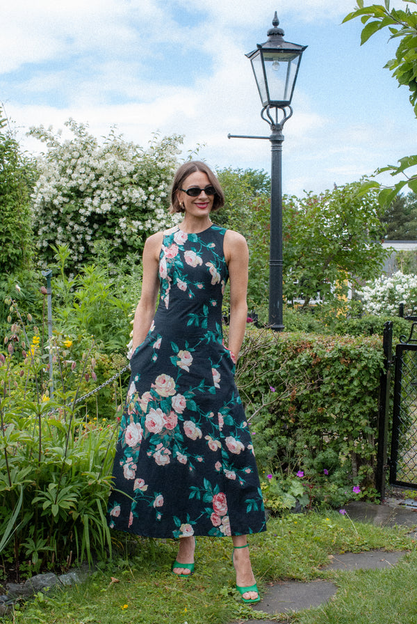 Lang dressing uten ermer med rund hals - digitalt mønster