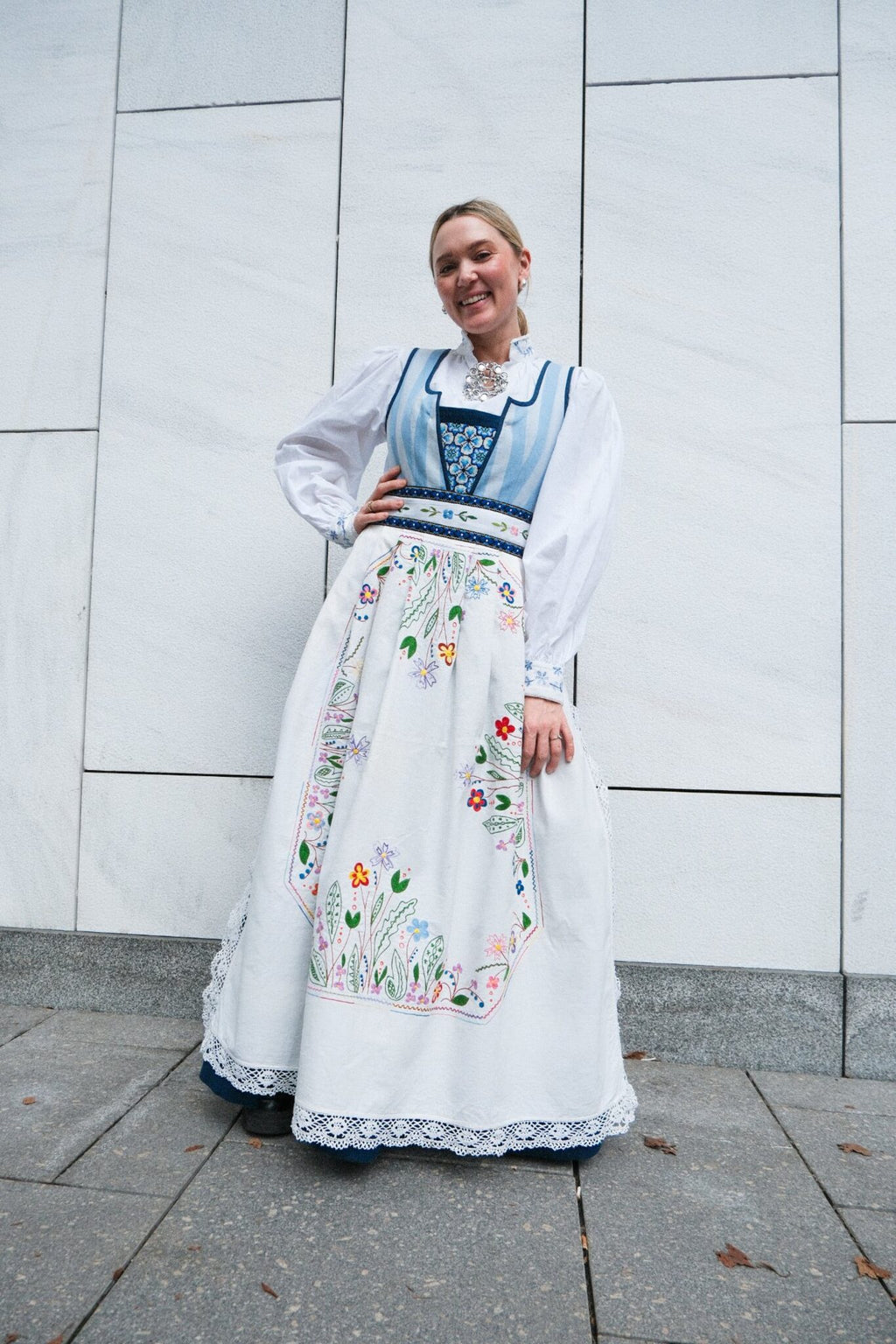 Fæstdrakt Dame + bluse - Digitalt mønster