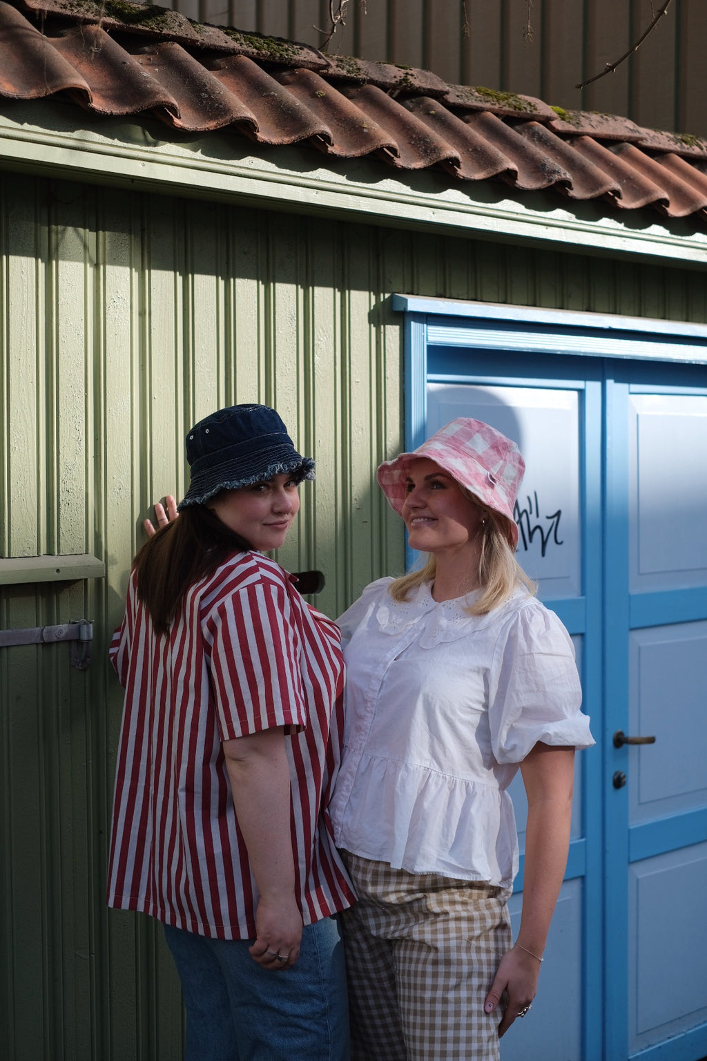 Sandvika Rio rød striper med trykt mønster