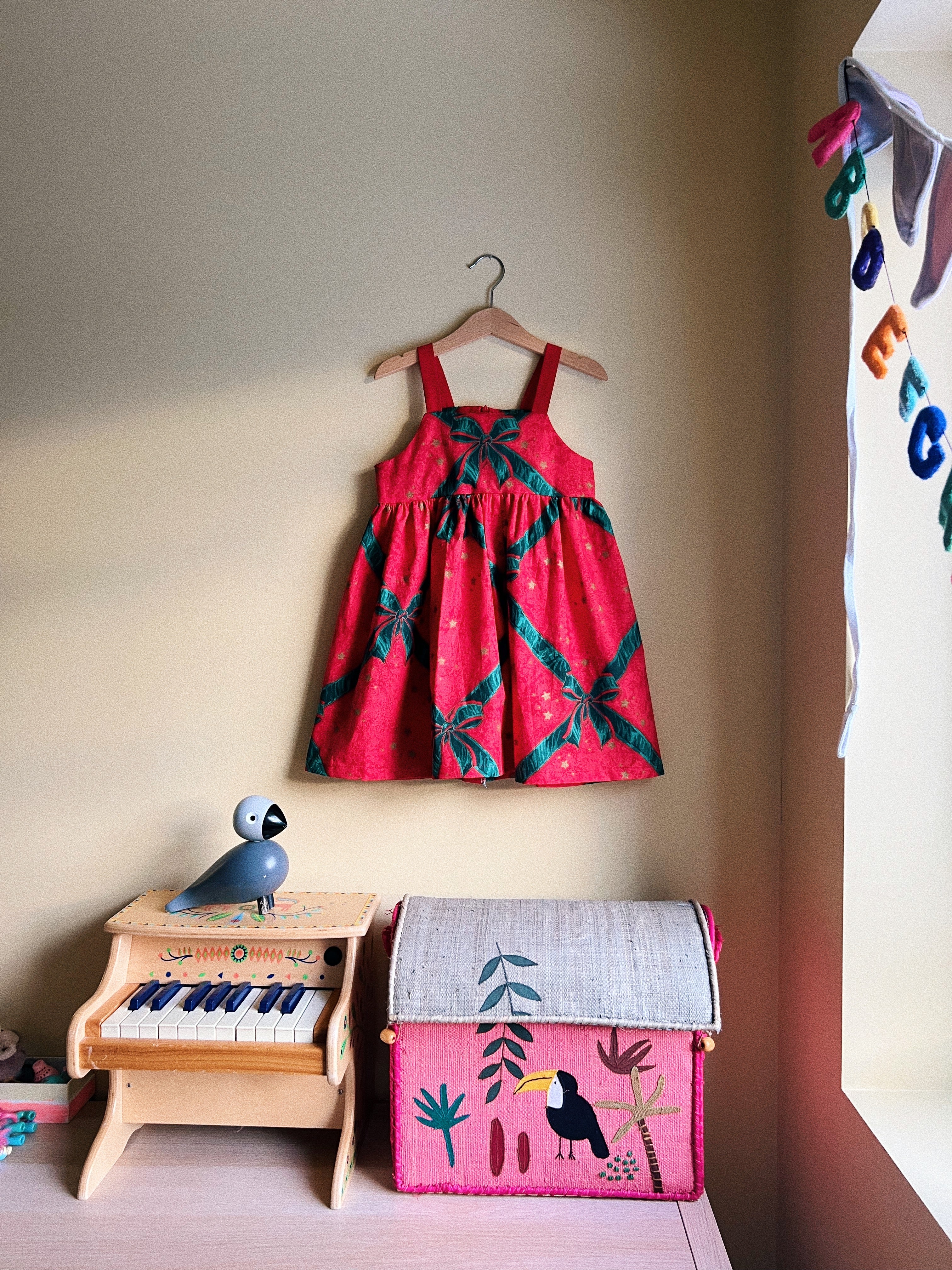 Edel barnekjolemønster