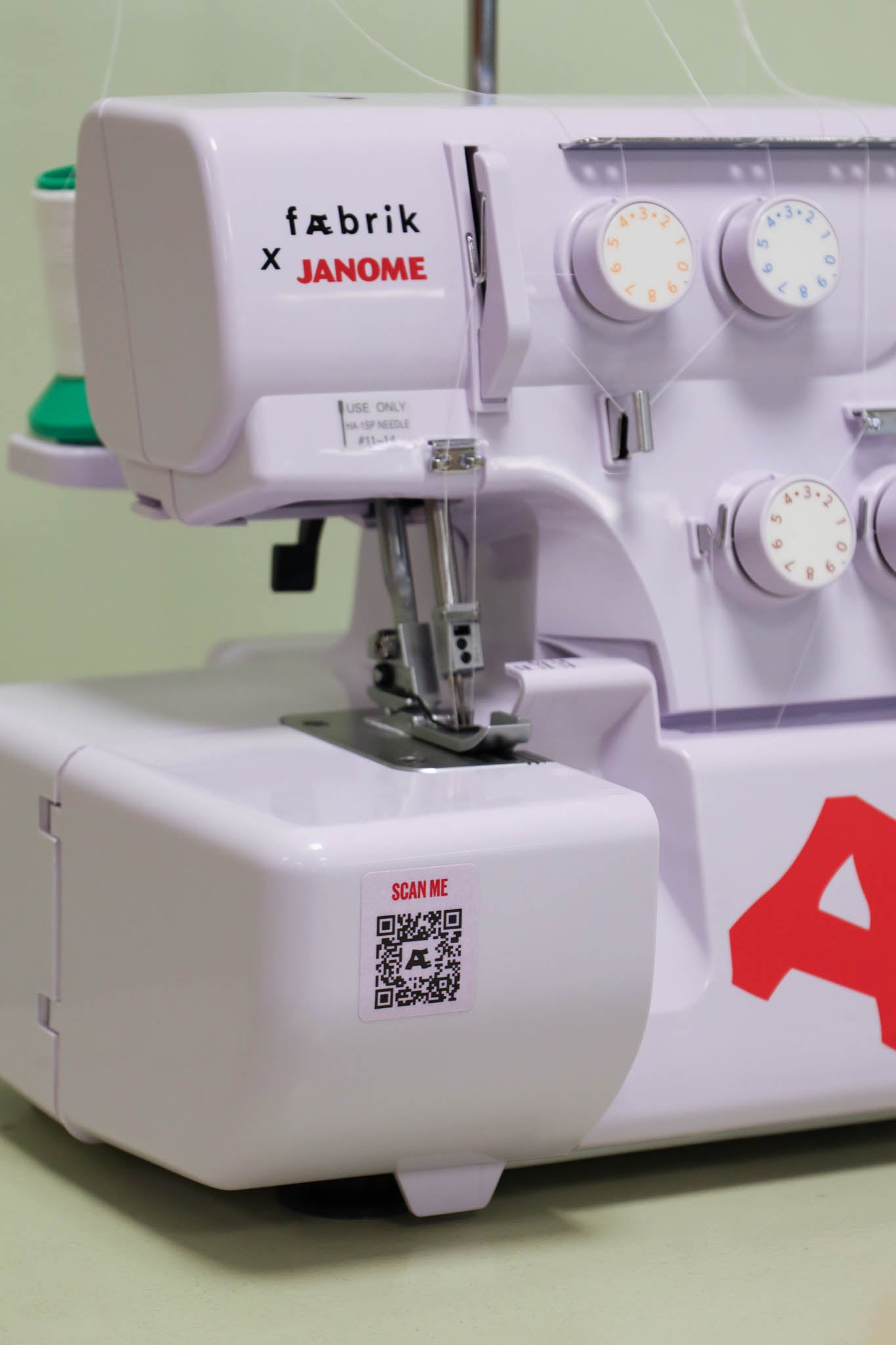 Fæbrik 4D Overlock Janome med sybord