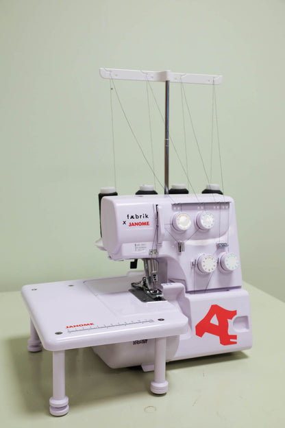 Fæbrik 4D Overlock Janome med sybord