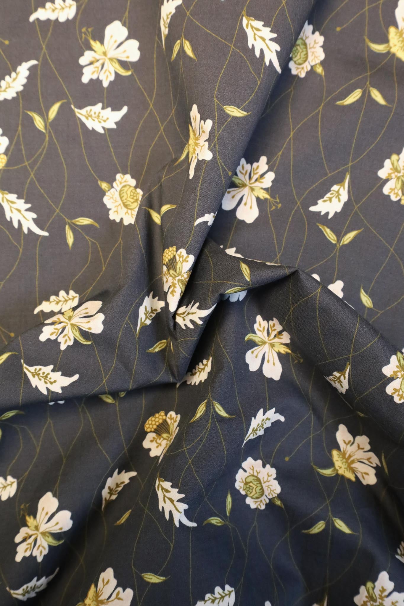 byTimo - 764 Mørk Blå Poplin små blomster