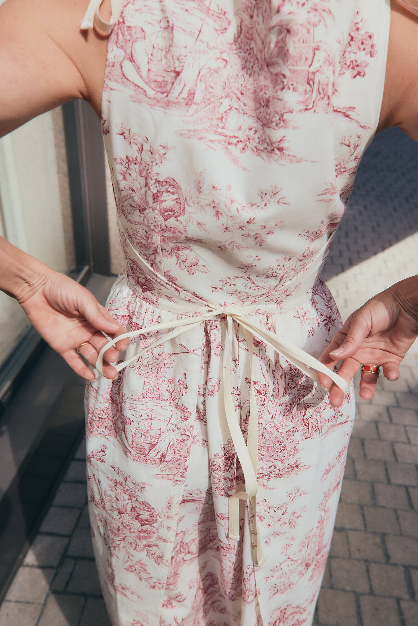 Anna mønster + Toile de Jouy i bomull grå/hvit