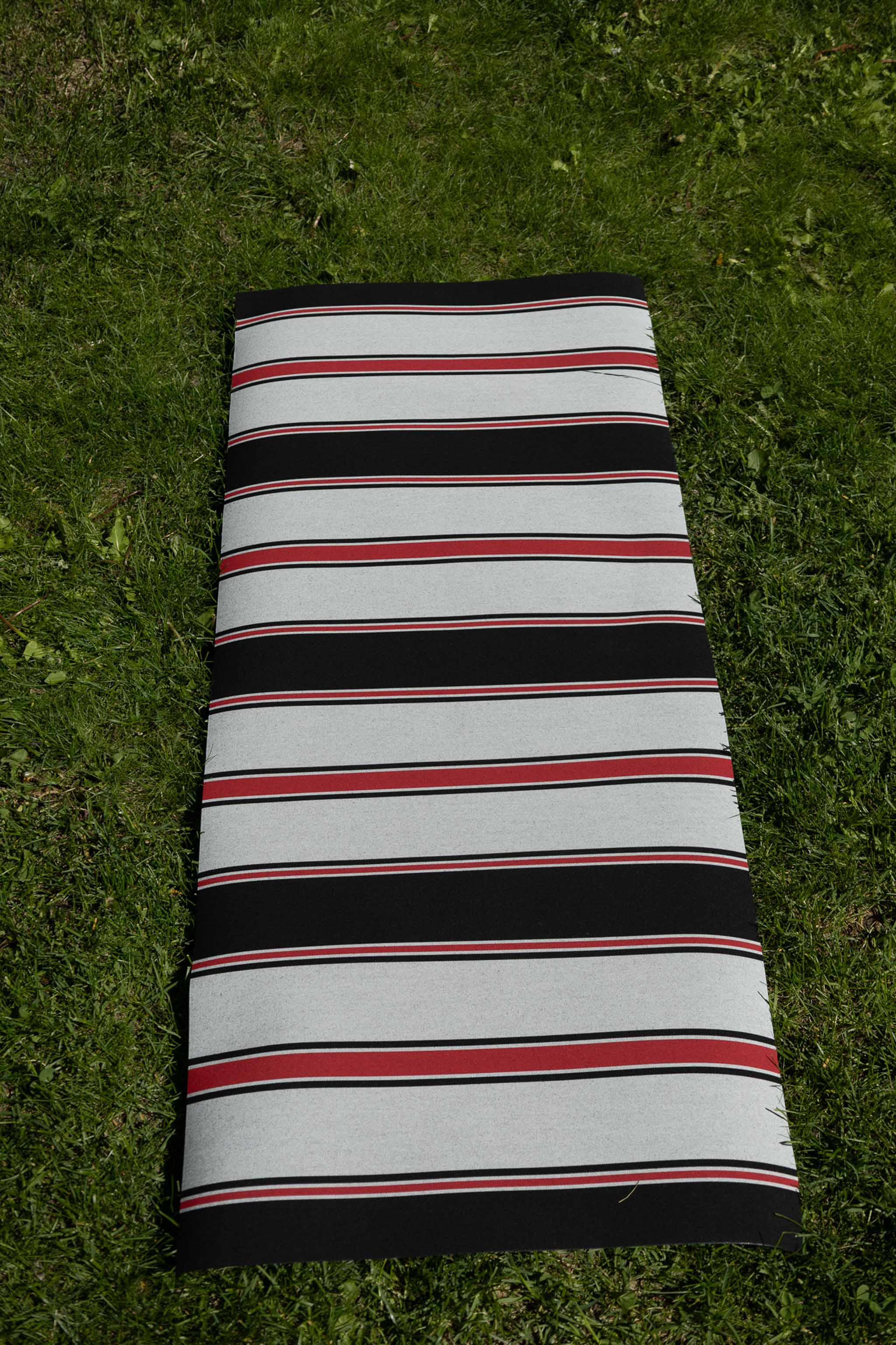 Utendørsstoff vannavv. - Hvit, rød og sort