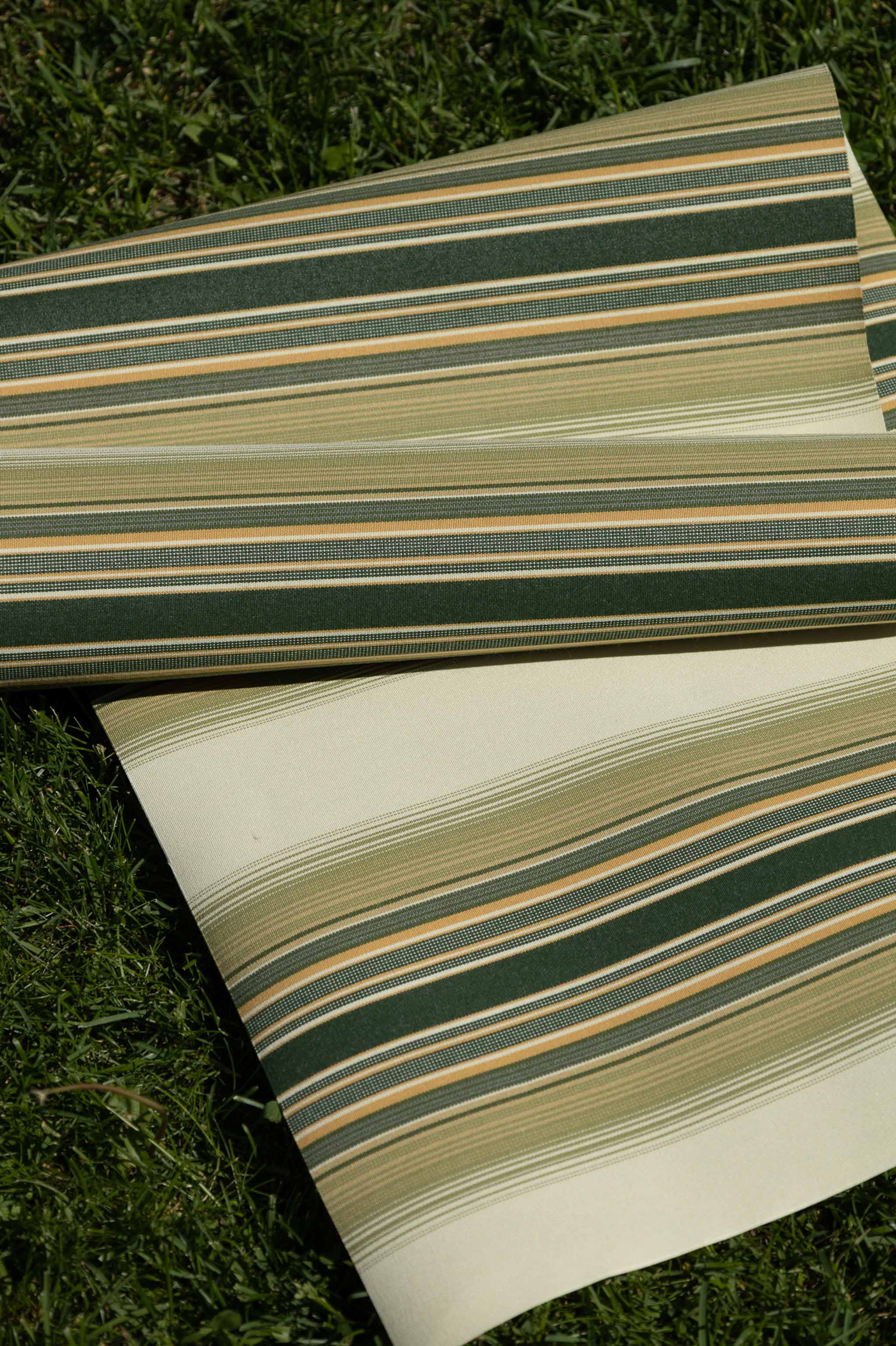 Utendørsstoff vannavv. - Krem m/striper