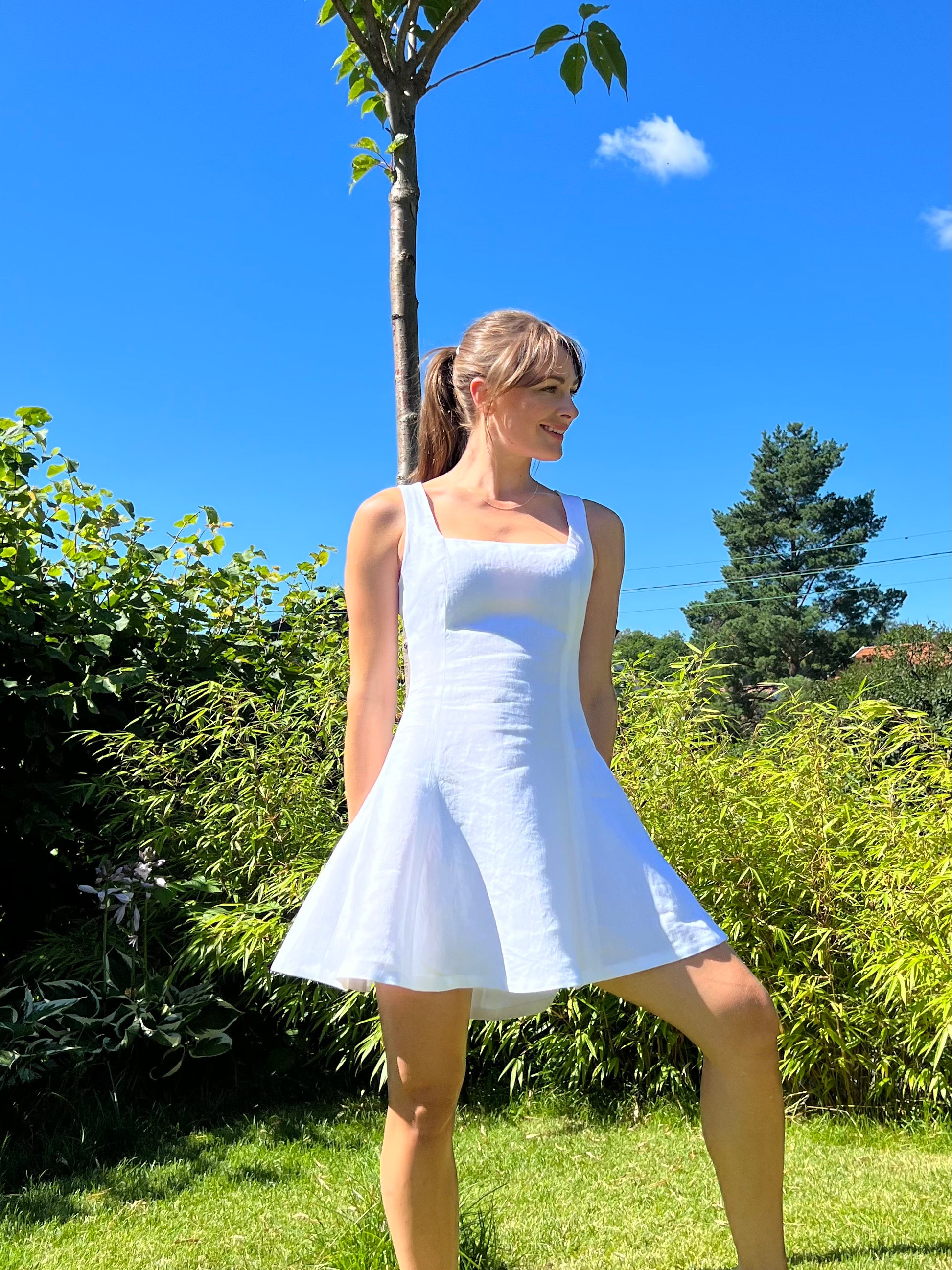 Dressing uten ermer med firkantet utringning