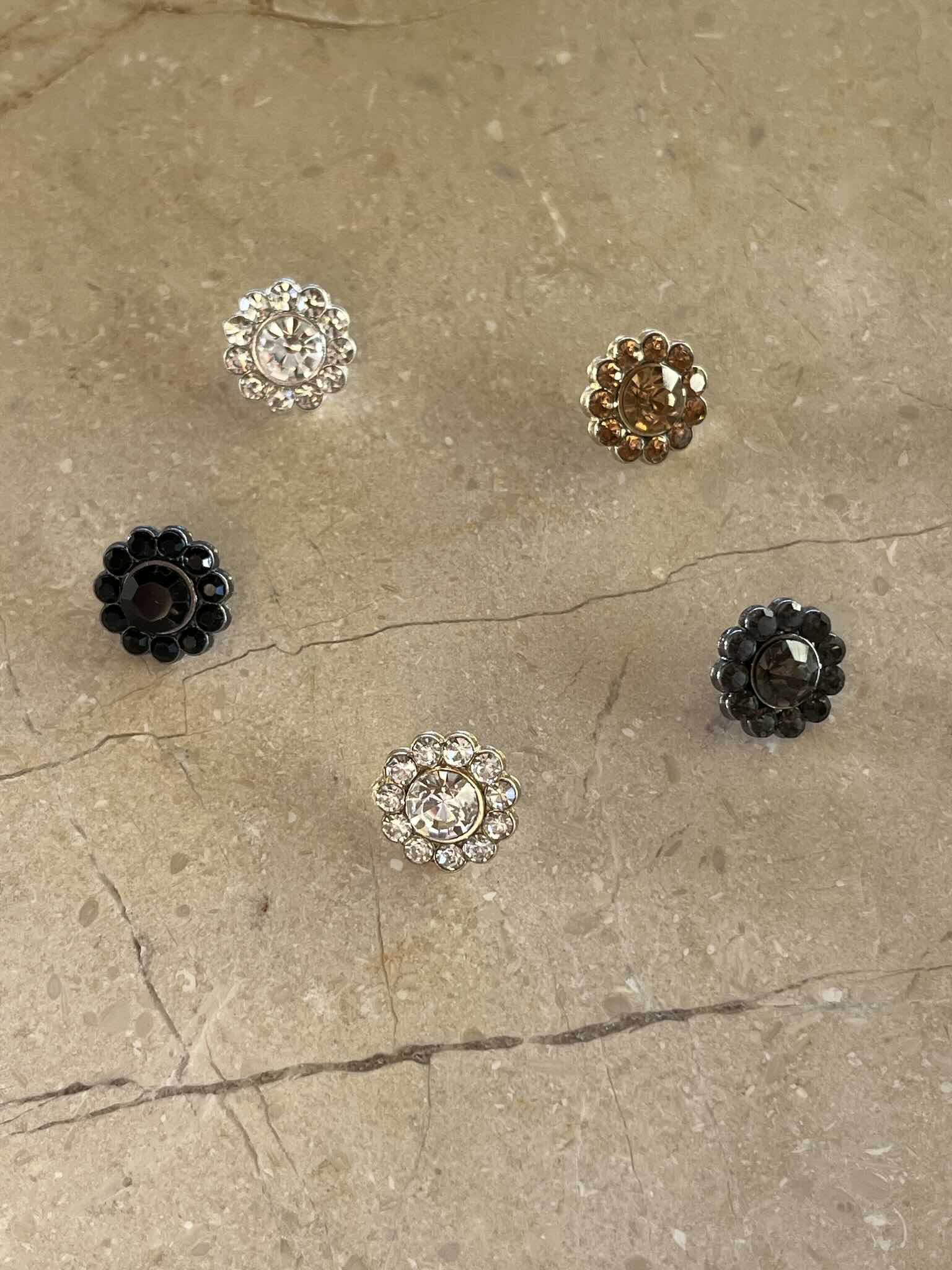 Karoline button - Grey