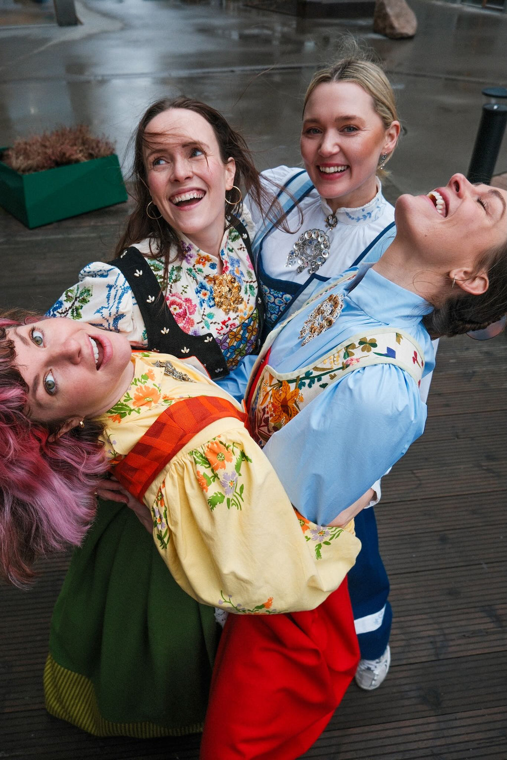 Fæstdrakt Dame + bluse - Digitalt mønster