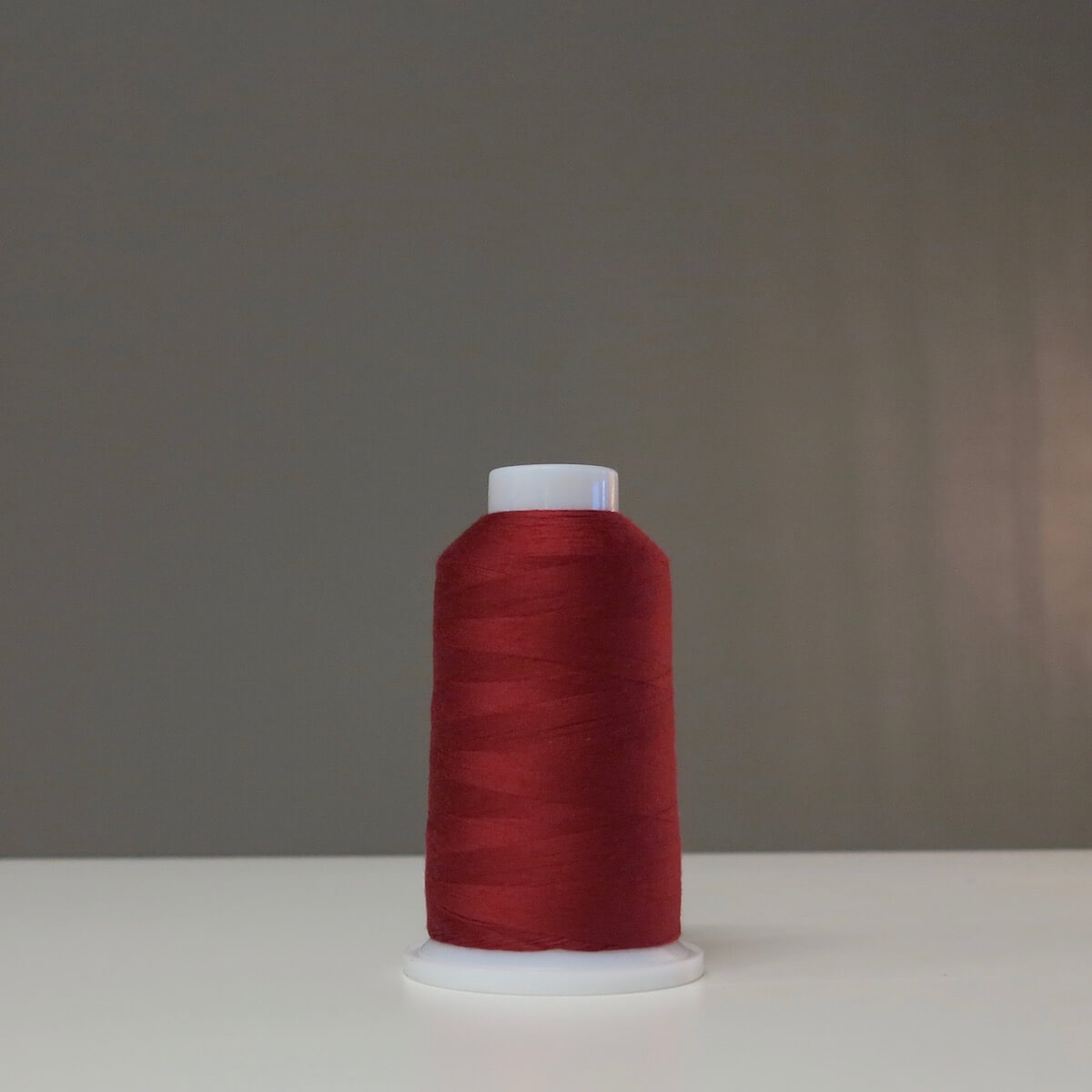 Wonderfil Overlock Designer, Cherry Red (DS180), 2500 m