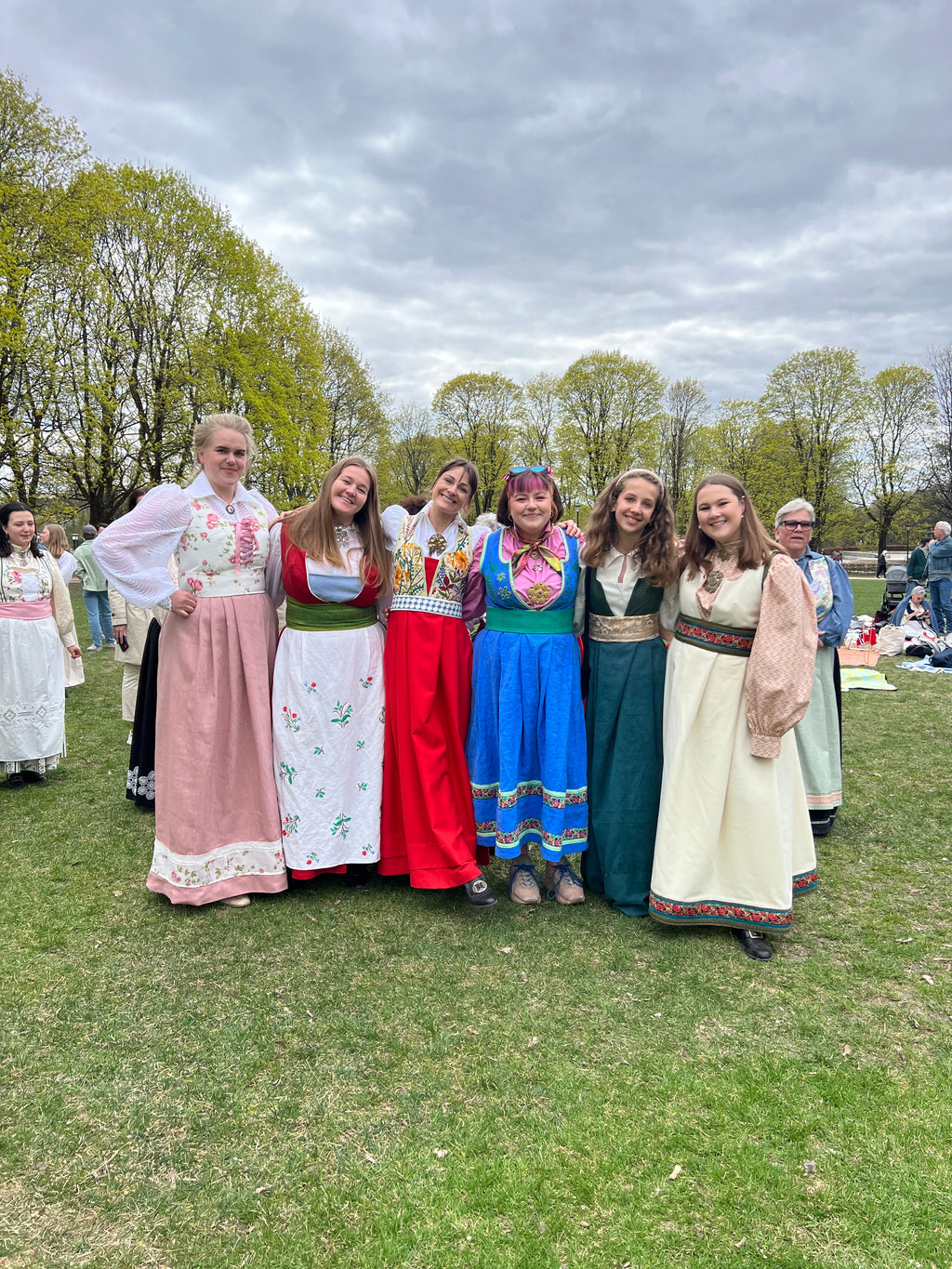 Fæstdrakt Dame + bluse