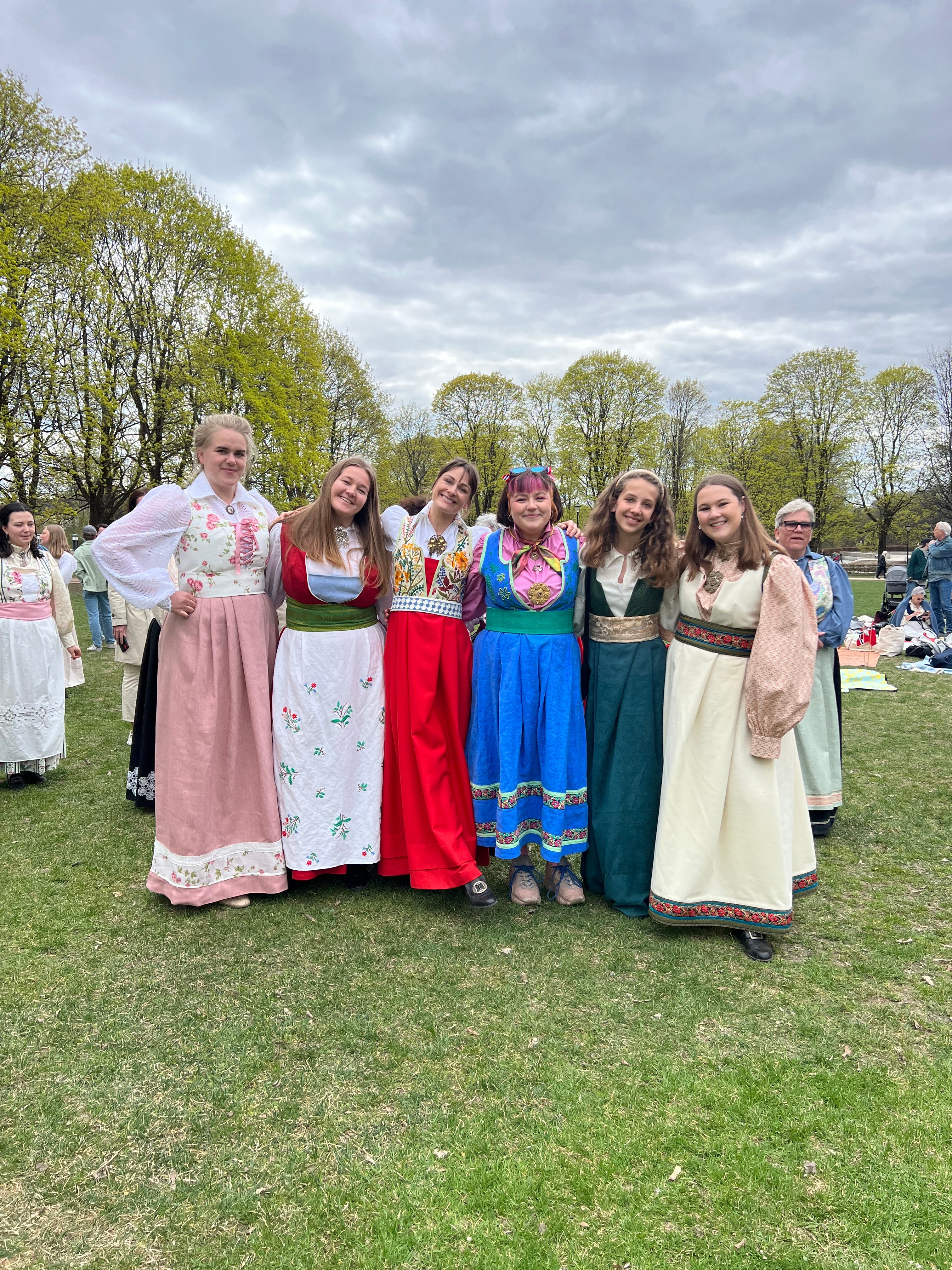 Fæstdrakt Dame + bluse