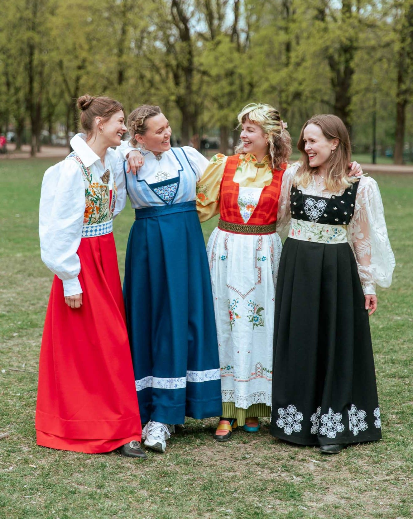 Fæstdrakt Dame + bluse