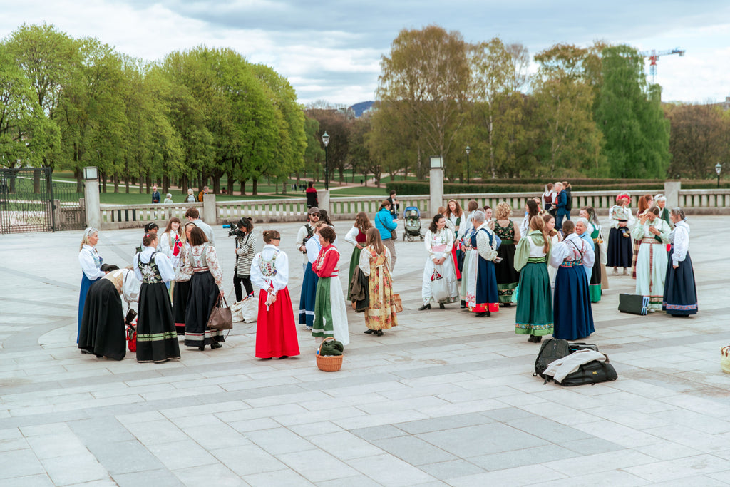 Fæstdrakt Dame + bluse