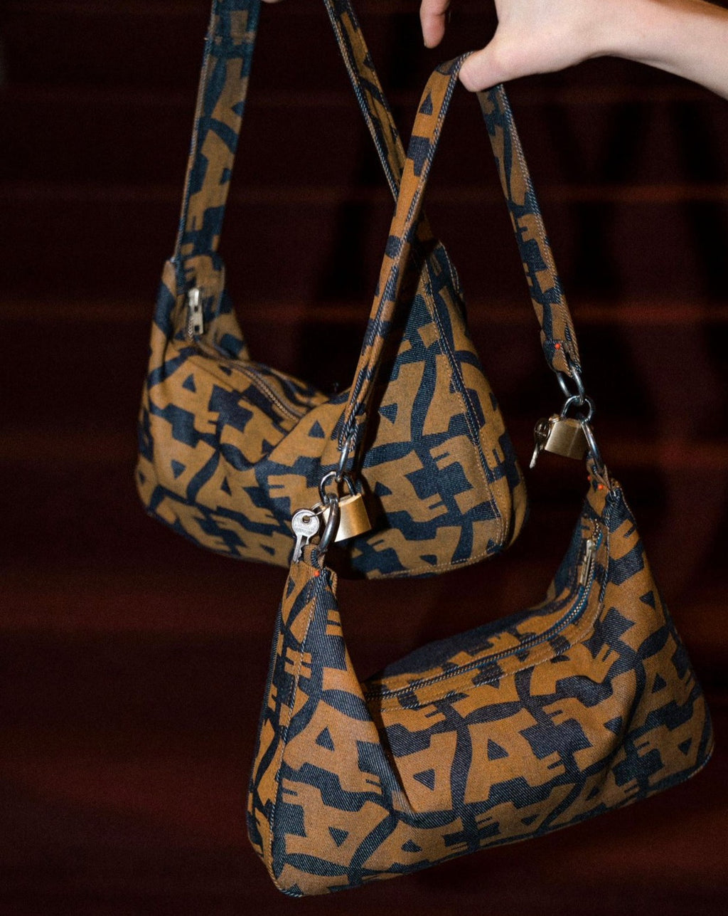 Fæbrik logostoff bananveske