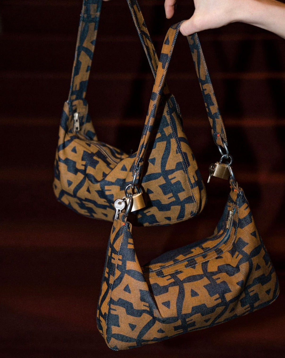 Fæbrik logostoff bananveske